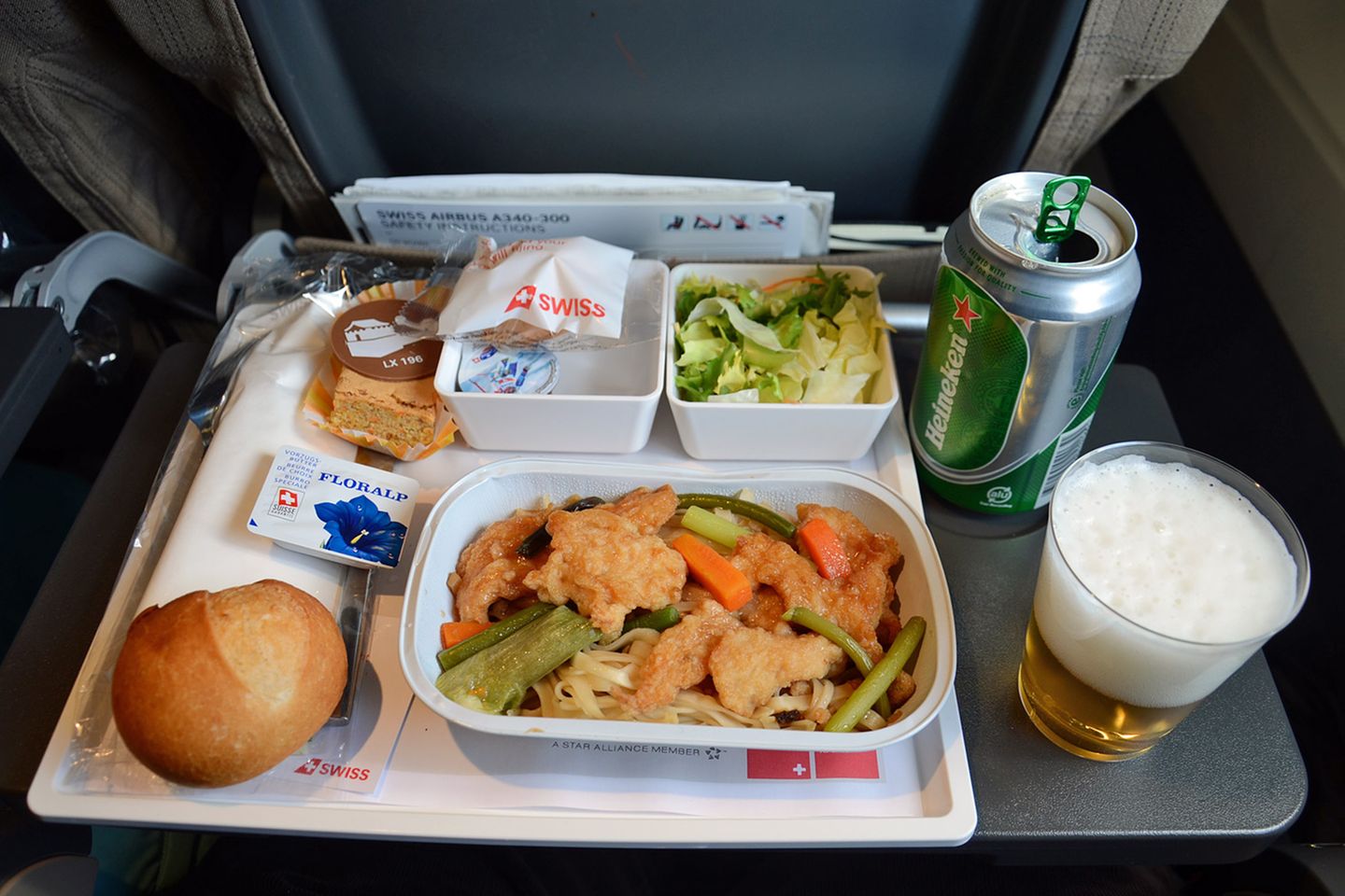 Swiss Air Lines, Economy Class: Flug Zürich - Peking