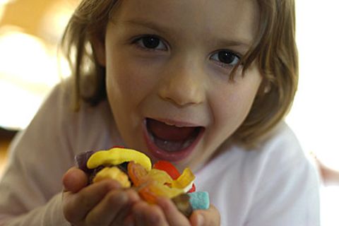 Bunt, süß und ungesund: Extra Lebensmittel für Kinder sind häufig Fett- und Zuckerbomben