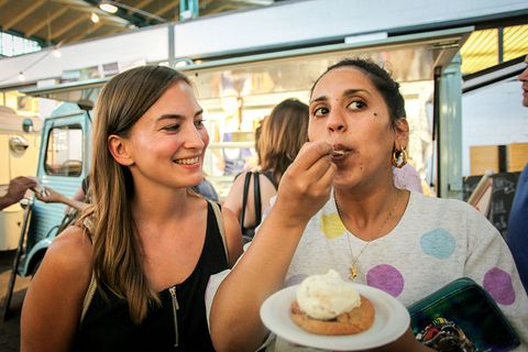 Kavita Meelus (rechts) Liebingstruck ist Jones-Icecream-Truck. Denn nur hier gibt es den Erdnuss-Bacon-Cookie mit einer gehörigen Ladung Cheesecake-Eis. "Ein absoluter Kracher", findet Genussredakteurin Denise Wachter, auch wenn sie nur einen Happs davon abbekommen hat.