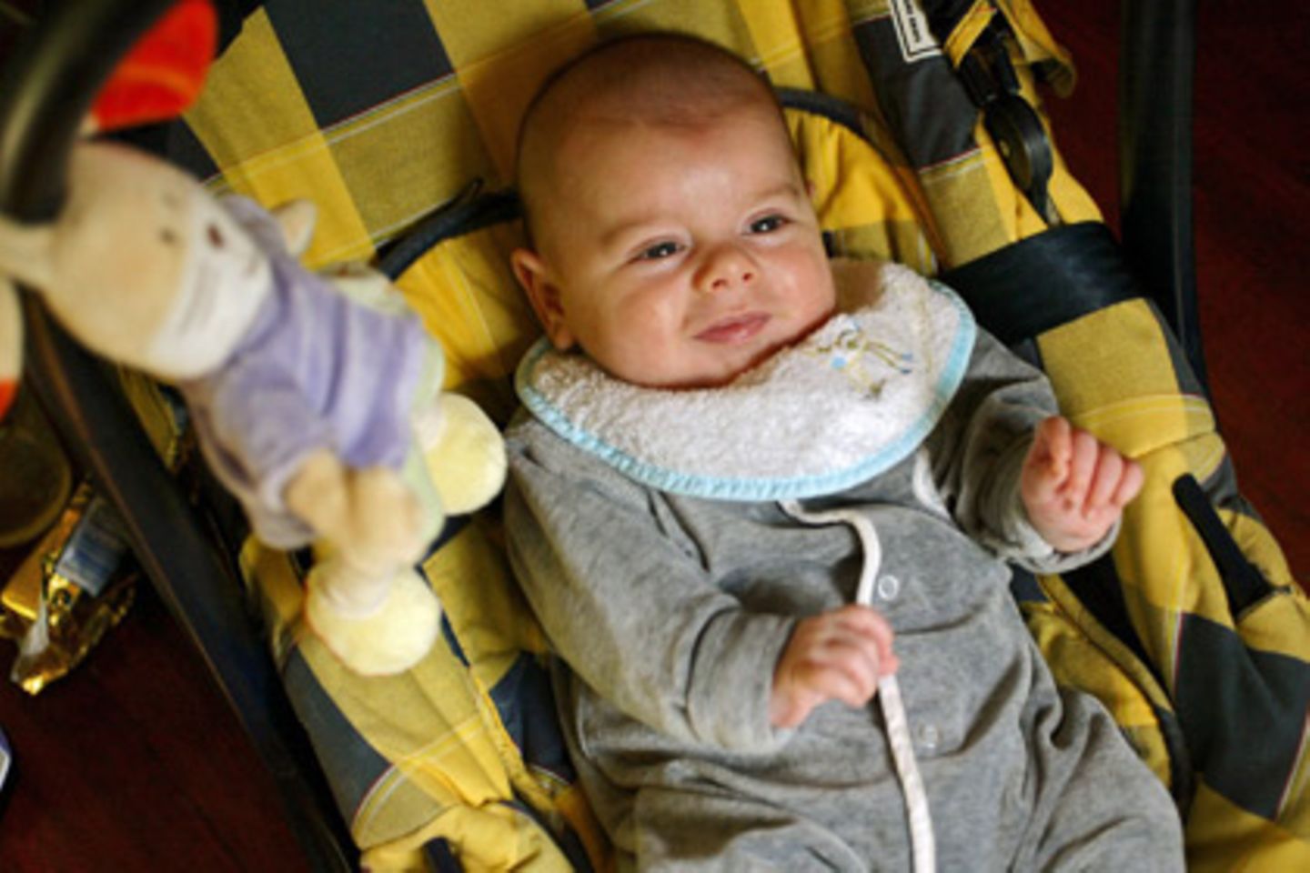 Kindersitze mit insgesamt "gutem" Qualitätsurteil gibt es verhältnismäßig günstig schon ab ca. 140 Euro