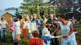 Trotz des Sieges beim ESC wollte sich der große internationale Erfolg zunächst nicht einstellen.  1974 spielen Björn und Benny beim Mittsommerfest auf der Insel Viggso.