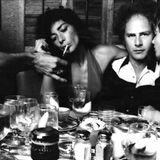 Zehn Jahre früher, 1975, porträtierte Seeff den Folksänger Art Garfunkel als dekadenten Rock'n'Roller bei einem Gelage. Rückblickend sagt er über seine Arbeit: "Ich dachte, ich fotografiere nur die Person, aber tatsächlich fotografierte ich das gesamte kulturelle Milieu dieser Zeit."
