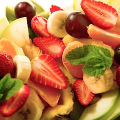 Früchte sind gesund? Nicht für alle Menschen. Wer unter einer Fruchtzucker-Unverträglichkeit leidet, wird nach dem Genuss von Obst etwa von Bauchschmerzen geplagt.