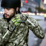 Erst für die nächste Saison: Extrem funktionell und doch für die Stadt gedacht, ist die Element Urban Linie von Gore. Der Schnitt ist im Alltag tragbarer, die Hosen sind normal geschnitten.