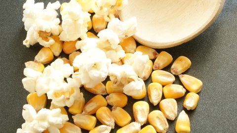 Wahre Popcorn-Fans machen Popcorn selbst - auf dem Herd oder in der Mikrowelle.