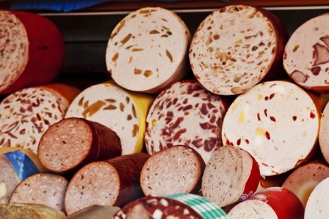 Eine kleine Untersuchung zeigt, dass Wurstwaren oft Keime enthalten, die resistent gegen Antibiotika sind.