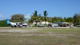 Ankunft am Mini-Terminal unter Palmen: Die maximal zwölfsitzigen Cessnas bringen vom Festland in Bundaberg überwiegend Tagesgäste nach Lady Elliot Island, die schnorcheln und abtauchen möchten. Für 150 Personen ist auf der Insel Platz - mehr geht nicht.