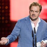 Während der Münchner "Polizeiruf" seine Preise erst noch bekommen muss, hat Charly Hübner seine Auszeichnung bereits erhalten. Er wurde für seine Rolle in der Folge "Fischerkrieg" mit dem Bayerischen Fernsehpreis 2013 geehrt.  Zwei Folgen des Rostocker "Polizeirufs" wurden in der vergangenen Saison ausgestahlt. Der bullige Hauptkommissar Alexander Bukow sowie die ökologisch korrekte Profilerin Katrin König bilden hier ein ungleiches Gespann, das sich immer wieder neu zusammenrauft. Die Fälle drehen sich meist um organisierte Kriminalität, die Drehbücher liegen weit über dem "Tatort"-Durchschnitt. Und mit Charly Hübner und Anneke Kim Sarnau weist der Rostocker Krimi zwei Schauspieler der Extraklasse auf.