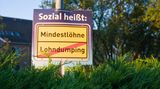 Seit dem 1. Januar gilt der gesetzliche Mindestlohn von 8,50 Euro pro Stunde. 3,7 Millionen Beschäftigte sollen davon profitieren. Für einige Branchen gibt es Übergangsregelungen, für Praktika bis zu drei Monaten gilt der Mindestlohn nicht.
