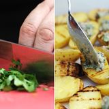 Nun die Petersilie fein schneiden und in die Sesampaste rühren. Mit einem Löffel die Paste auf den Kartoffeln verteilen. Es reicht jeweils ein Klecks.