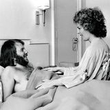 Frida und Benny 1974 in ihrem Hotelzimmer in Brighton, wo der Eurovision Song Contest stattfand. Hier schliefen die beiden als schwedische Musiker ein – und wachten als Weltstars wieder auf