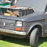 Warum einen großen Smoker auf einen Anhänger bauen, wenn man gleich das ganze Auto zum Smoker umfunktionieren kann? Der Polski/Fiat 500 eines polnischen Profigrillteams ist ein Hingucker auf jedem Fest. Im Kofferraum ist ein direkter Grill eingebaut...