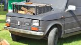 Warum einen großen Smoker auf einen Anhänger bauen, wenn man gleich das ganze Auto zum Smoker umfunktionieren kann? Der Polski/Fiat 500 eines polnischen Profigrillteams ist ein Hingucker auf jedem Fest. Im Kofferraum ist ein direkter Grill eingebaut...
