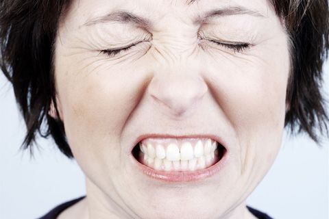 Fast jeder fünte leidet unter Bruxismus, wie das nächtliche Zähneknirschen auch genannt wird
