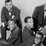 Neben Frauengruppen wie den Supremes, den Marvelettes und Martha & the Vandellas brachte Motown auch sehr erfolgreiche Männergruppen hervor. Die Four Tops hatten große Hits "Baby I Need Your Loving", "Reach Out I'll Be There" oder "Bernadette".   Noch erfolgreicher waren die Temptations (Foto), die zunächst mit gefälligen Soulpop-Songs wie "My Girl" erfolg hatten, ihre Musik ab Ende der 60er Jahre zu einem psychedelischem Soul-Rock weiterentwickelten. Ihr Hit "Papa was a Rollin' Stone" ist noch heute bekannt.