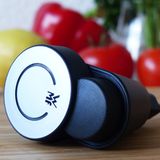 Geladen wird der Cook Assist mit dem mitgelieferten Adapter.