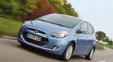 Hyundai will sich in der europäischen Autolandschaft so richtig festbeißen. Zehn neue Modelle sollen bis 2012 an den Start gehen. Schon im November rollt der 4,10 Meter lange Kompaktvan ix20 zu den Händlern, der wie sein Schwestermodell Kia Venga in Tschechien gebaut wird.