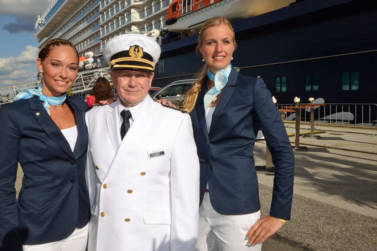 Das Kommando an Bord übernimmt der aus Finnland stammende Kjell Holm, der bereits als Kapitän auf "Mein Schiff 1" und "Mein Schiff 2" von Anfang an dabei war.