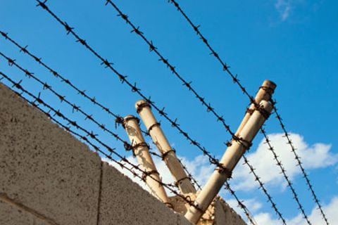 Ein Mann lief in Hildesheim durch ein offenes Tor und war plötzlich im Frauengefängnis