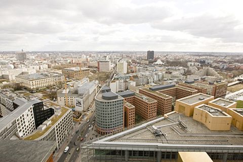 Blick vom Potsdamer Platz in Berlin: Vor allem in Berlin-Mitte sind die Preise für Immobilien - und damit auch die Mieten - explodiert
