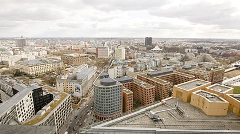 Blick vom Potsdamer Platz in Berlin: Vor allem in Berlin-Mitte sind die Preise für Immobilien - und damit auch die Mieten - explodiert