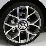 Tempo 200 mit Scheibenbremsen vorn und Trommelbremsen hinten, das Rezept überzeugt trotz des geringen Fahrzeuggewichtes nicht