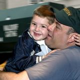 Mit seinem Sohn Michael - aus der Ehe Marcy Wudarski - besuchte er 2004 in New York die Premiere von "Shrek 2". Gandolfinis zweite Frau, das Ex-Model Deborah Lin, hat ihm im vergangenen Oktober gerade eine Tochter geboren.