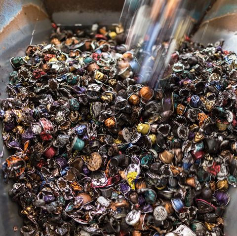 Müllberge in der Nespresso-Recyclinganlage: Was vom Kaffeekapsel-Wahnsinn übrig bleibt