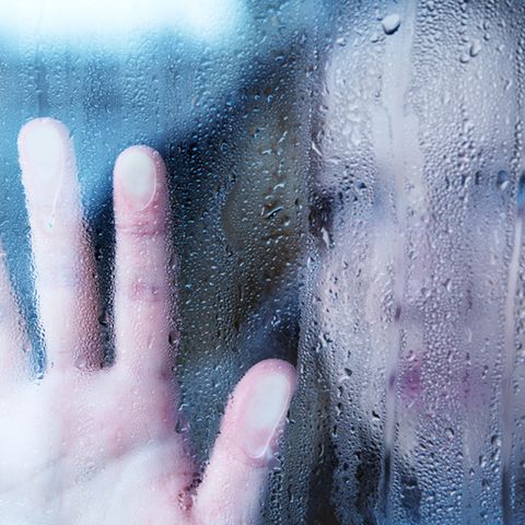 Manche Depressive fühlen sich, als wären sie "in einem Glaskasten gefangen".