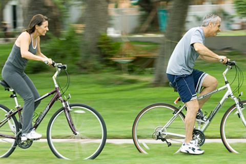 Radfahren hält fit: Wer seinem Körper regelmäßig Bewegung gönnt, kann auf ein längeres Leben hoffen.