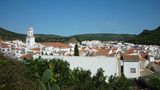 Casas blancas: im weißen Inseldorf Es Migjorn Gran lässt sich's gut rasten.