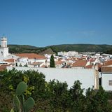 Casas blancas: im weißen Inseldorf Es Migjorn Gran lässt sich's gut rasten.