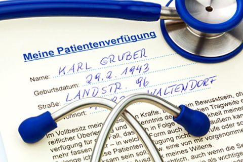 Auf Nummer sicher gehen: Wer eine Patientenverfügung ausfüllt, bestimmt selbst, welche Maßnahmen bei schwerer Pflegebedürftigkeit ergriffen werden dürfen