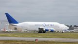 Ähnlich wie bei der Beluga von Airbus können so ganze Rumpfsegmente ohne große Zeitverzögerung zum Standort der Endmontage nach Seattle geflogen werden. Neben dem vorderen Kabinenteil aus Japan werden das Höhenleitwerk und der mittlere Rumpfteil von der Firma Alenia aus Italien eingeflogen.