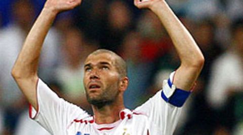 Ob er Hilfe von oben braucht? Zinedine Zidane will im WM-Finale gegen Italien noch einmal