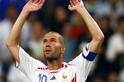 Ob er Hilfe von oben braucht? Zinedine Zidane will im WM-Finale gegen Italien noch einmal