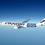 Ein anderer Finnair-Flieger im Marimekko-Design, der allerdings für Ärger sorgte: Im Sommer 2012 erhielt ein Airbus A330 einen blauen Wald auf dem hinteren Teil des Rumpfes. Doch das Muster "Metsänväki" - auf deutsch "Waldbewohner" - entpuppte sich nach kurzer Zeit als eine plumpe Fälschung. Schon Jahre zuvor hatte eine Ukrainerin das Muster entworfen, das es bereits seit 2007 als bedruckten Stoff zu kaufen gab. Finnair mussten zurückrudern und die blauen Bäume auf ihrem Airbus wieder weiß überspritzen