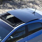 Dank des Radstands von 2,65 Meter finden bis zu fünf Personen gute Platzverhältnisse vor, allerdings kommen die Fondpassagiere bei den Versionen mit dem großen Panoramadach (1200 Euro Aufpreis) der Decke ziemlich nahe