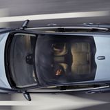 Während die schwebend wirkende Mittelkonsole mit ihrer zentralen Bedieneinheit schon fast zur Tradition des Hauses gehört, betritt Volvo bei der Cockpitgestaltung Neuland. Die Instrumenten-Skalen sind nicht fest vorgegeben, sondern lassen sich "personalisieren"