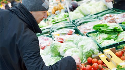 Zur Bio-Tomate greifen oder ist die günstige Industrievarianten ebenso gut? Die Angaben auf der Packung sind nicht immer eindeutig.