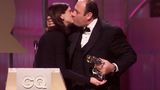 Für den Erfolg der "Sopranos" erhielt Gandolfini Preise en masse. Drei Mal gewann er den Emmy als herausragender Hauptdarsteller einer Fernsehserie, ein Mal den Golden Globe in der Kategorie Bester Darsteller. 2000 überreichte ihm Julia Roberts den Television Drama Award bei den "GQ 'Men of the Year' Awards".