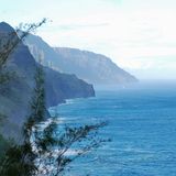 Aufbruch in den grünen Dschungel  Der 18 Kilometer lange Pfad führt zum Teil steil bergauf und über bei Regen sehr glitschige Steine zu Wasserfällen, einsamen Sandstränden und 4000 Jahre alten archäologischen Stätten der Ureinwohner. Eine Straße wird es nie geben. Die Natur hat hier für immer gesiegt.