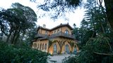 Das Chalet der Gräfin von Edla im Park von Pena. Hier hatte einst eines der berühmtesten Liebespaare der portugiesischen Geschichte Zuflucht gefunden: Die Opernsängerin Elise Friederike Hensler, späterer "Gräfin von Edla" und König Ferdinand II. von Portugal, der als Künstlerkönig in die Geschichte einging.