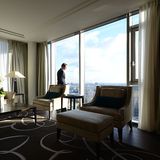 Über den Dächern von Berlin: Blick aus einer der 50 Tower-Suiten in einem der oberen Stockwerke. Deutlich wird die Ausstattung aller 232 Zimmer: Das für die Innenarchitektur zuständige Büro Inter-Art-Études aus Paris verzichtet auf modischen Designer-Schnickschnack und setzt auf zeitlose Eleganz.