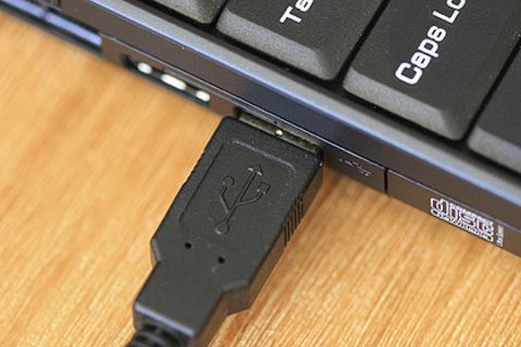 Die Programmierer von Computerviren nutzen USB-Anschlüsse als Einfallstore in den Computer