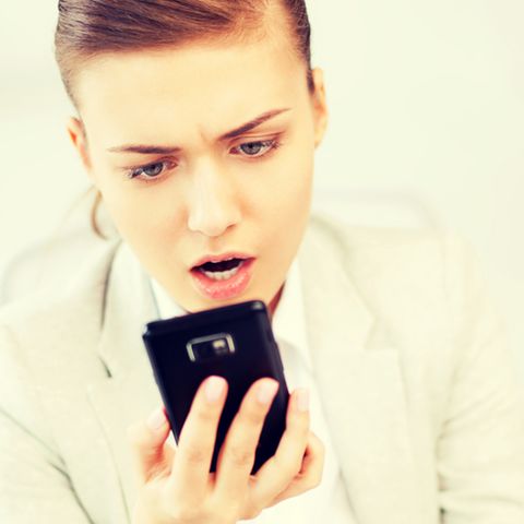 Erwischt! Messenger helfen nicht nur beim Fremdgehen, sondern auch dabei, untreuen Partnern auf die Schliche zu kommen.