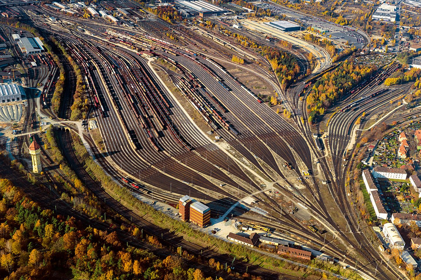 Die Stadt, in der 1835 der Eisenbahnverkehr in Deutschland mit der Lokomotive "Adler" begann: Nürnbergs Rangierbahnhof liegt nicht außerhalb, sondern zentral in der Innenstadt.