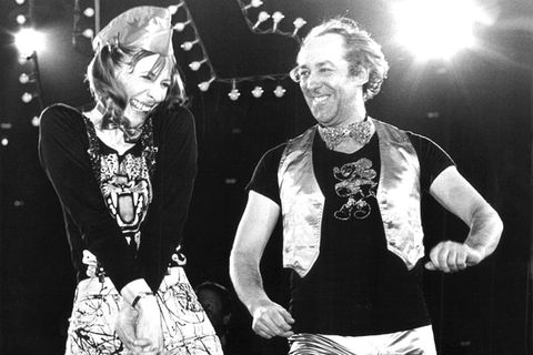1978 geht als Jahr des Frohsinns in die Geschichte ein. Erst stürmte Vader Abraham mit den Schlümpfen die Charts. Und dann das: "Die Wanne ist voll" sangen Dieter Hallvervorden und Helga Feddersen. Ist singen das richtige Wort? Egal. So ganz voll war die Wanne dann doch nicht - der Song schaffte es bis auf Platz 4 der Hitparade. "You are echt nicht schlecht."  Zum Video
