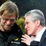 Nach den Bayern ging es für Heynckes zu Bayer Leverkusen - für zwei Spielzeiten. Er traf zwischen 2009 und 2011 auch schon auf Dortmunds Trainer Jürgen Klopp.
