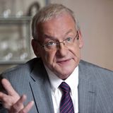 Seit 2007 hilft Peter Zwegat Menschen bei ihrem Weg "Raus aus den Schulden". Ein gutes, solides Format, das definitiv zu den besseren bei RTL gehört. Allerdings ziehen die Zuschauer nicht mehr so ganz mit: 2012 erreichte die Sendung in der Zielgruppe nur 15,5 Prozent - das liegt unter dem Senderschnitt.  Fazit: Hier dürfte RTL mittelfristig Ersatz suchen.